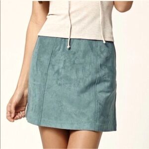 KENDALL + KYLIE | Women’s Sea Pine Green Faux Suede Mini Skirt size Medium